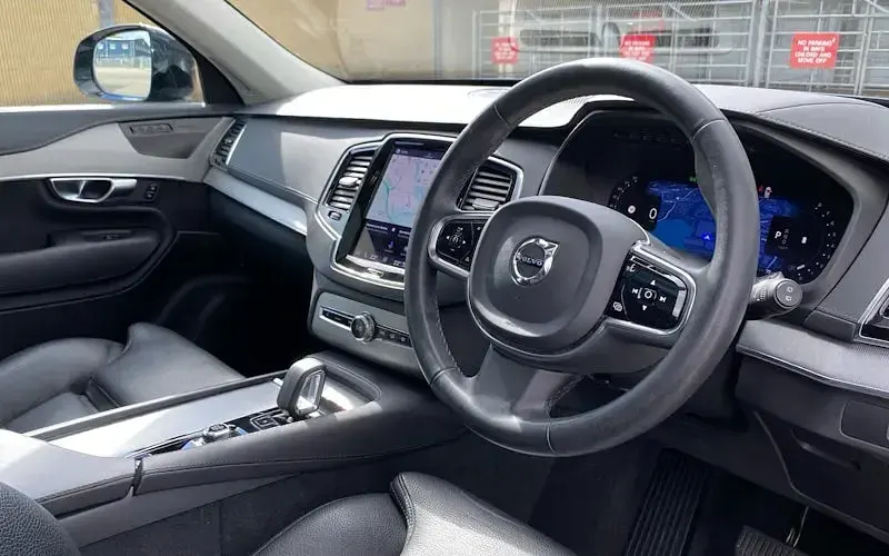 Used Volvo XC90 Plus 250 HP (183 kW) 2025 SUV