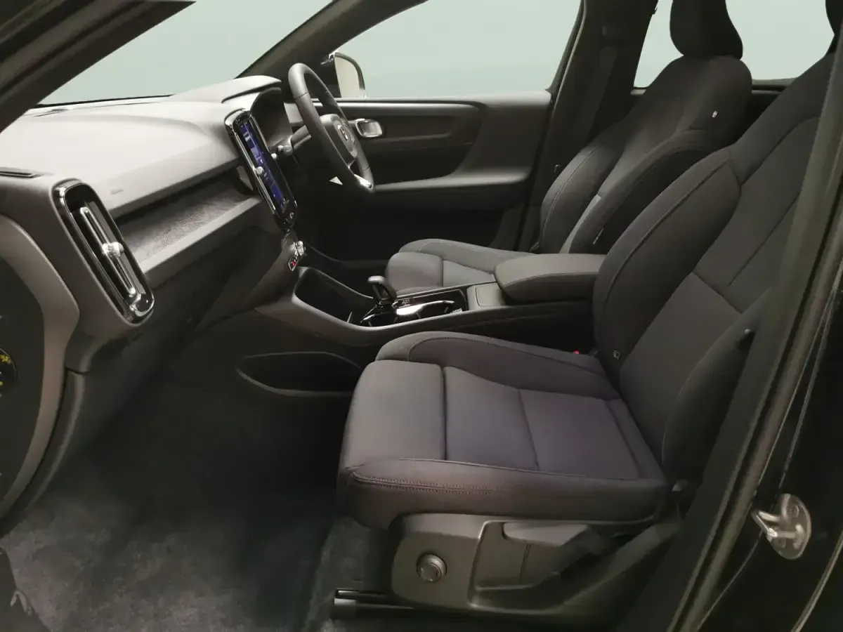 Usado Volvo C40 Core 169 kW (231 HP) 2023 Preto SUV