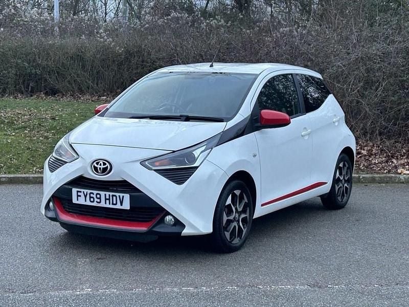 Used Toyota Aygo Trend 71 HP (52 kW) 2019 White Hatchback