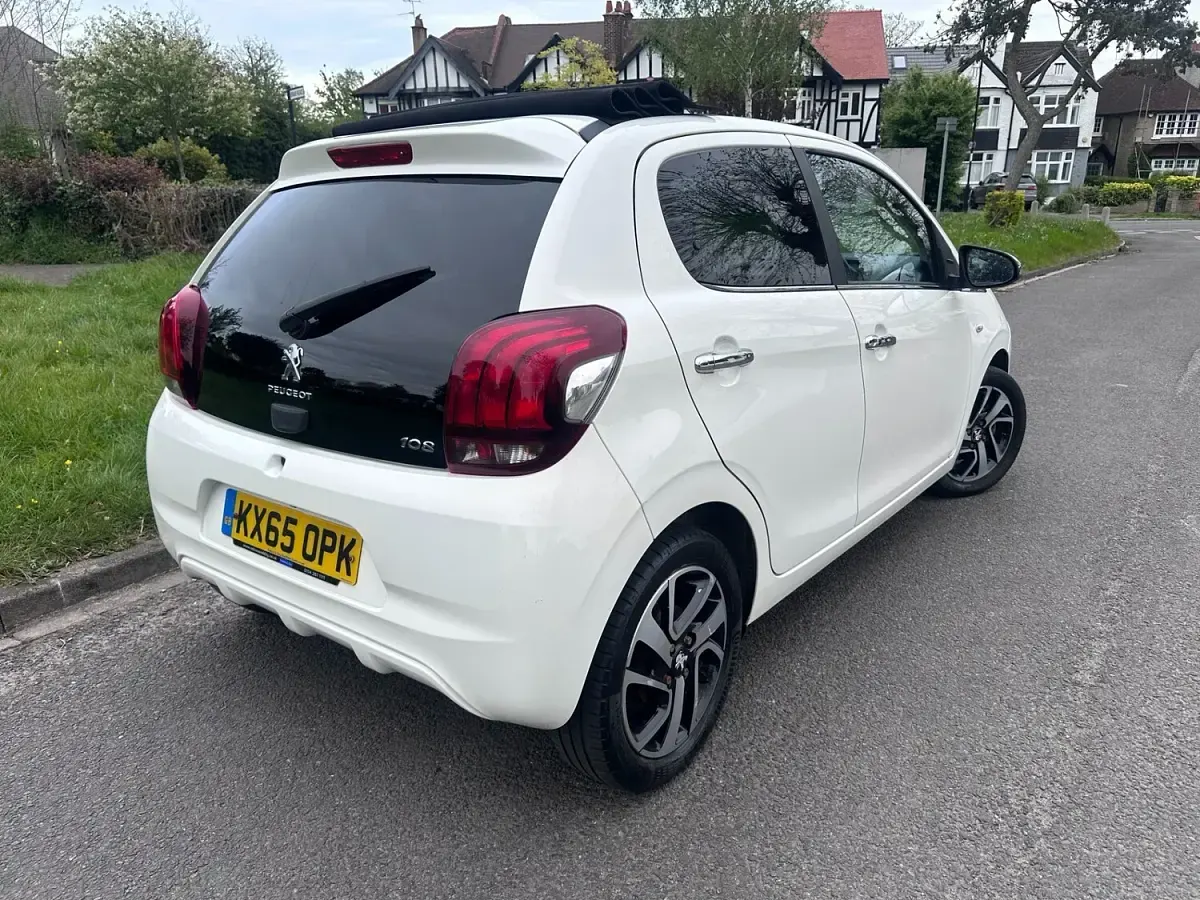 Used Peugeot 108 Allure 82 HP (60 kW) 2015 White Hatchback