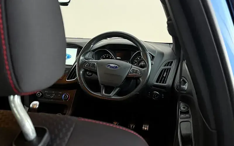 Used Ford Focus ST-Line 125 HP (91 kW) 2016 Blue Hatchback