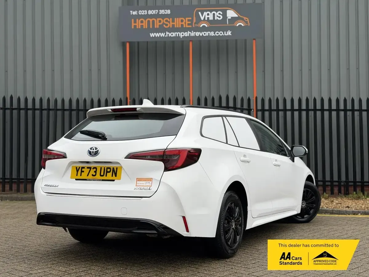 Used Toyota Corolla 140 HP (102 kW) 2023 White Van
