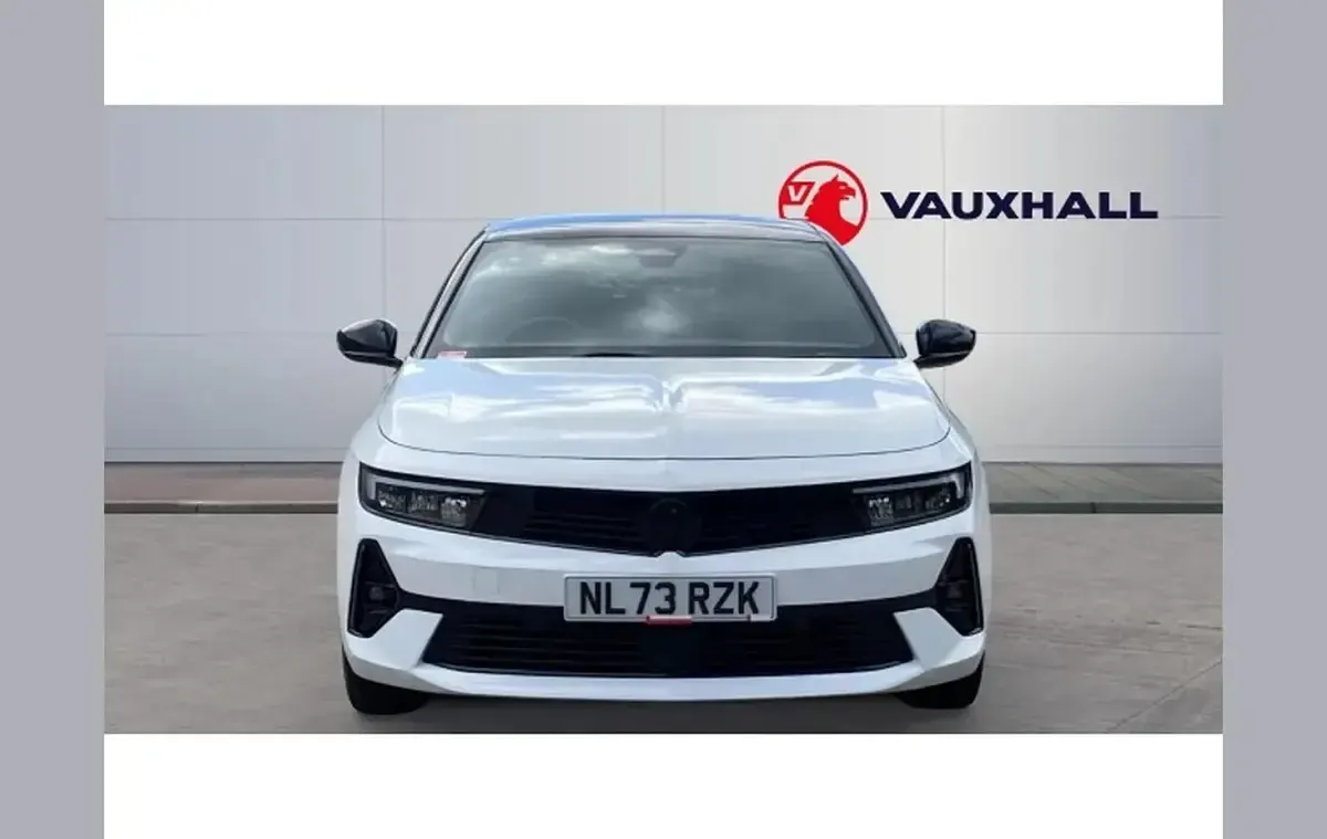 Used Vauxhall Astra 128 HP (94 kW) 2023 White Hatchback