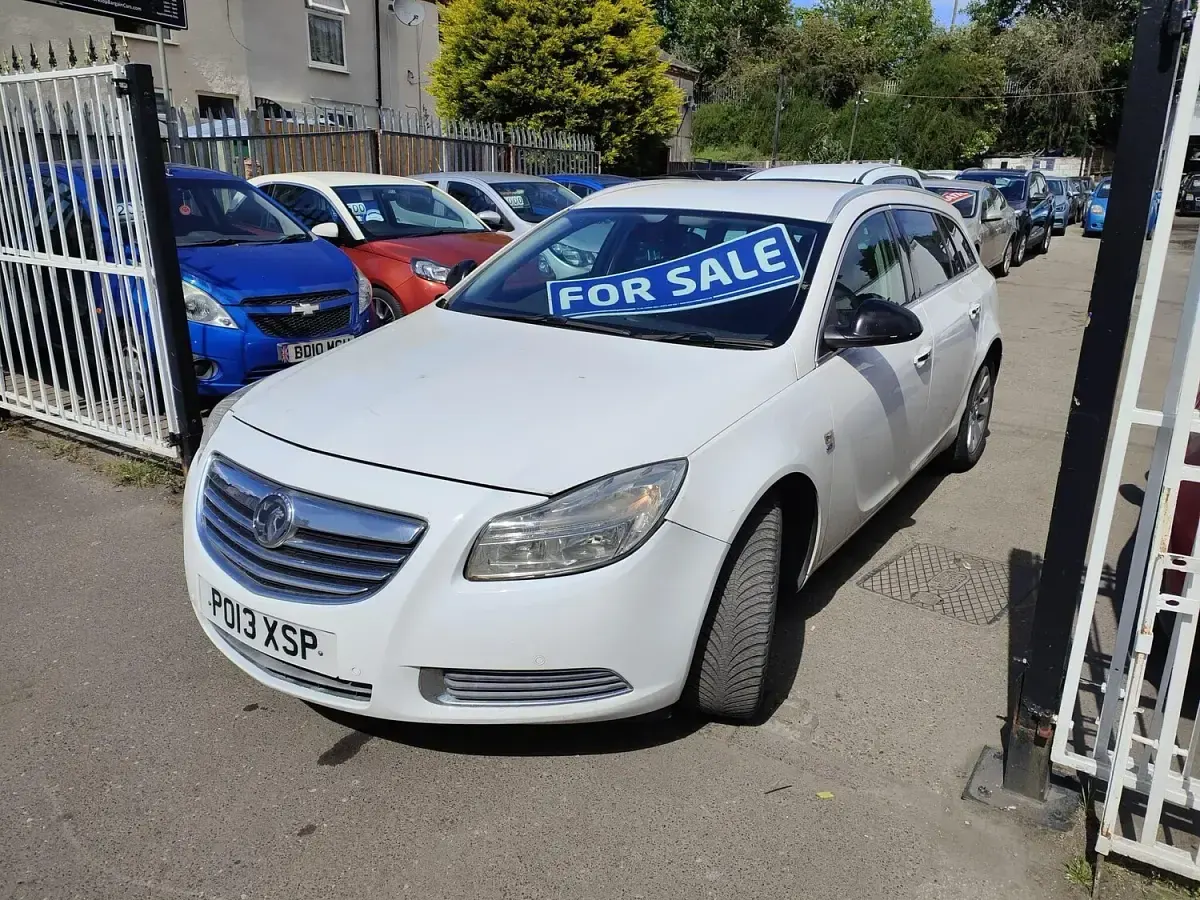 Used Vauxhall Insignia 2013 White Estate