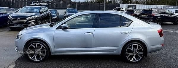 Używany Skoda Octavia SE 2015 Srebrny Hatchback