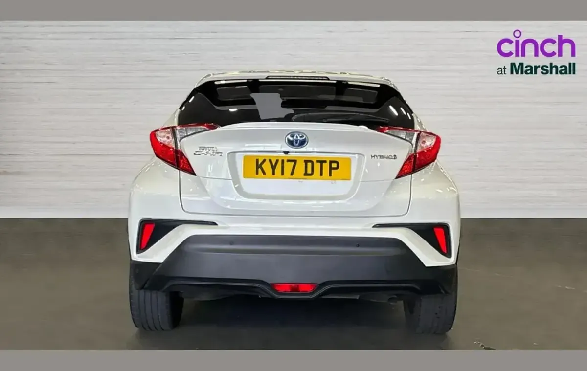 Used Toyota C-HR 122 HP (89 kW) 2017 White SUV