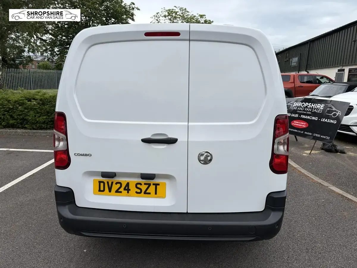 Used Vauxhall Combo 100 HP (73 kW) 2024 White MPV