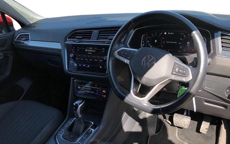 Usado VW Tiguan Allspace Pro 150 HP (110 kW) 2023 Vermelho SUV