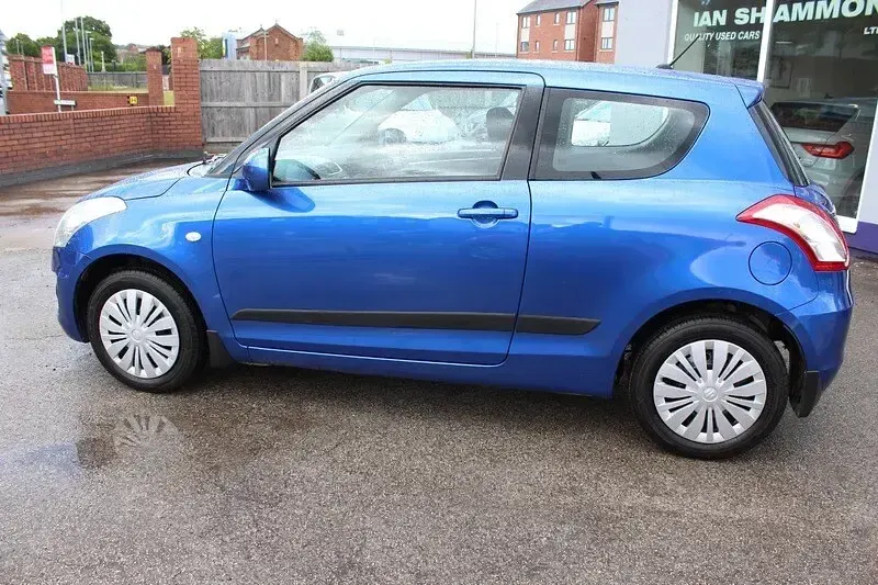Used Suzuki Swift 94 HP (69 kW) 2015 Blue Hatchback