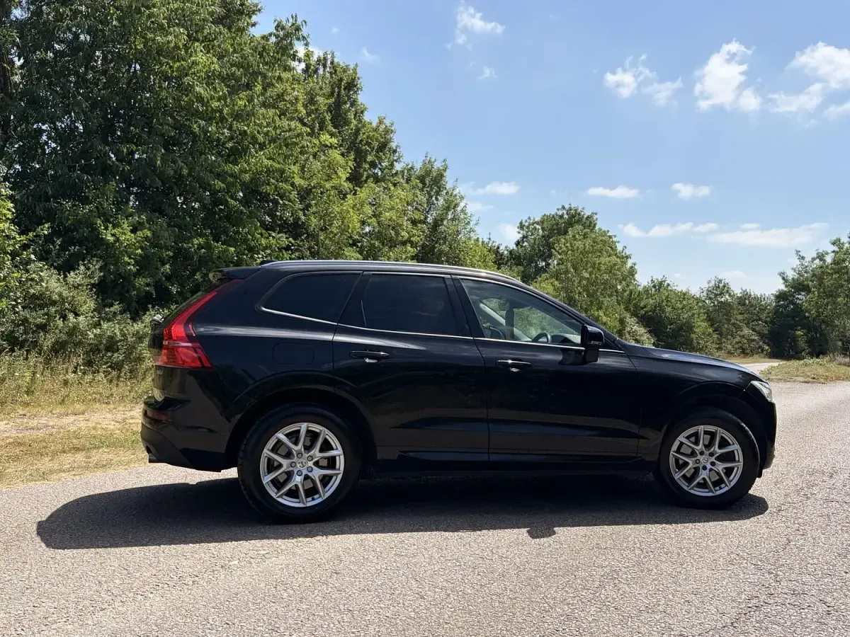 Used Volvo XC60 Momentum 2017 Black SUV