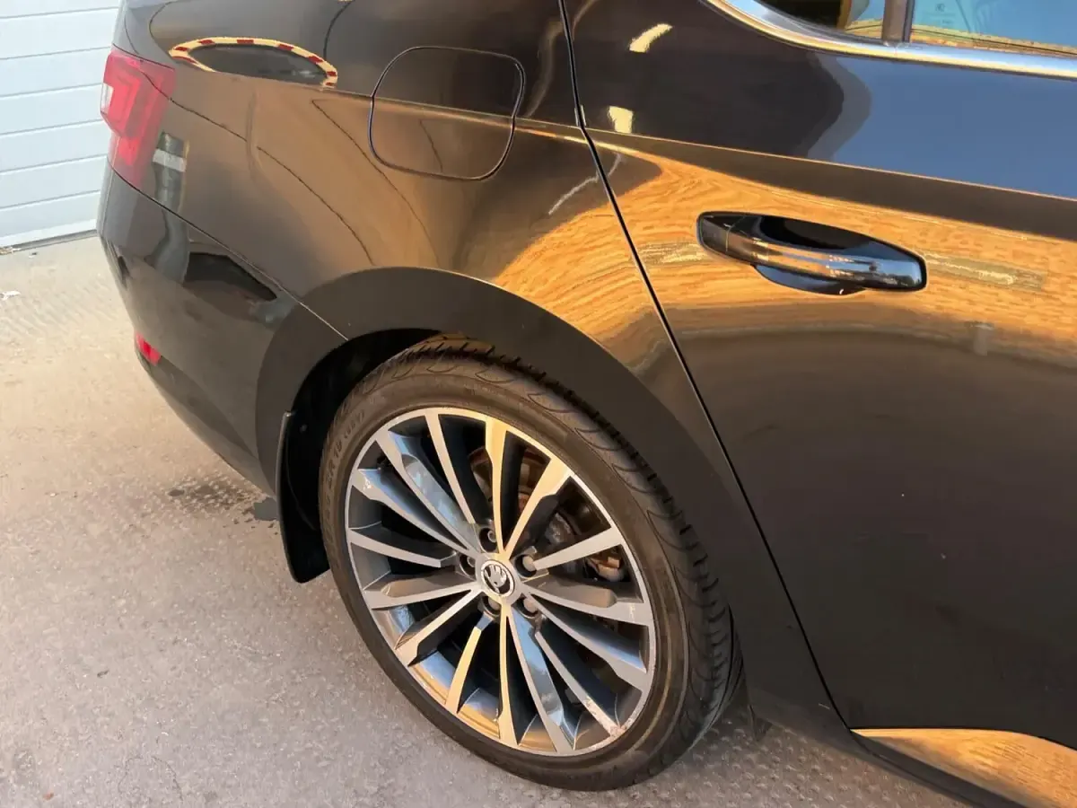 Used Skoda Superb 220 HP (161 kW) 2016 Black Hatchback