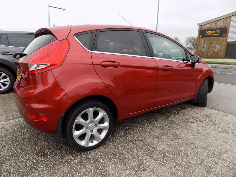 Używany Ford Fiesta Titanium 2008 Czerwony Hatchback