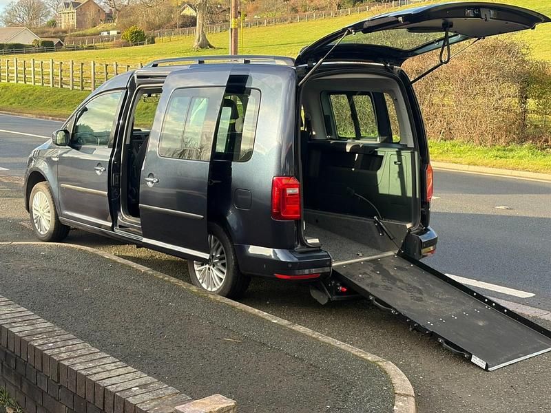 Used VW Caddy Maxi Life Life 102 HP (75 kW) 2020 Blue MPV