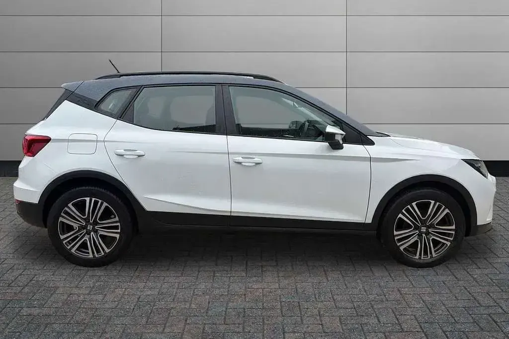 Used Seat Arona SE Technology 94 HP (69 kW) 2022 White SUV