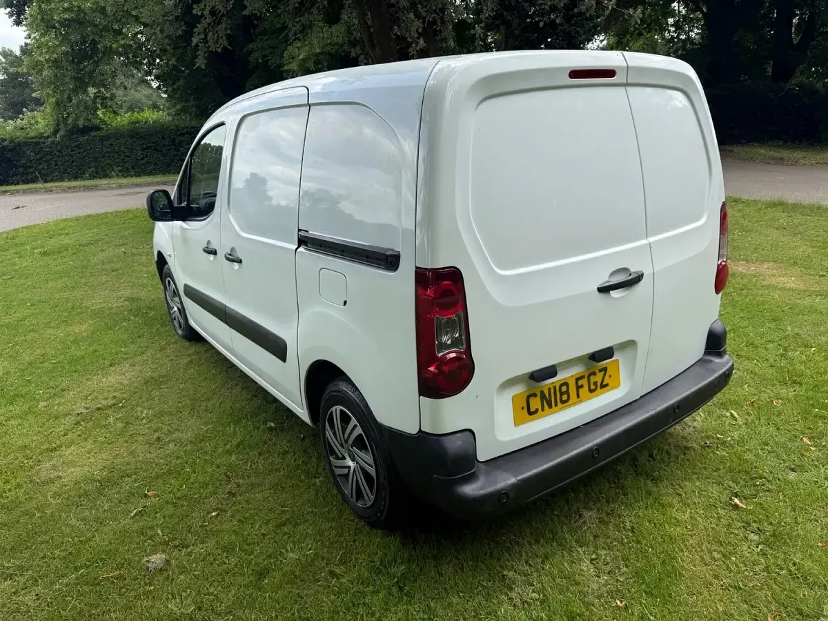 Used Citroën Berlingo 75 HP (55 kW) 2018 White MPV