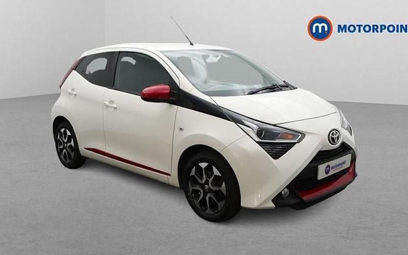 White Used 2019 Toyota Aygo Trend Hatchback | £9,399 (Fair price) - Image 1/4