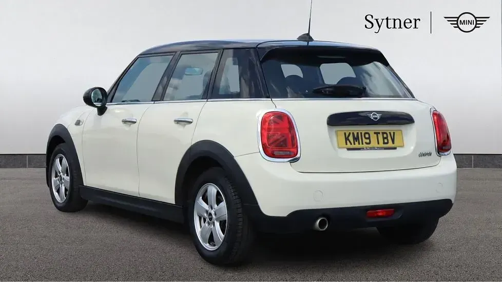 Used Mini Cooper Classic 134 HP (98 kW) 2019 White Hatchback