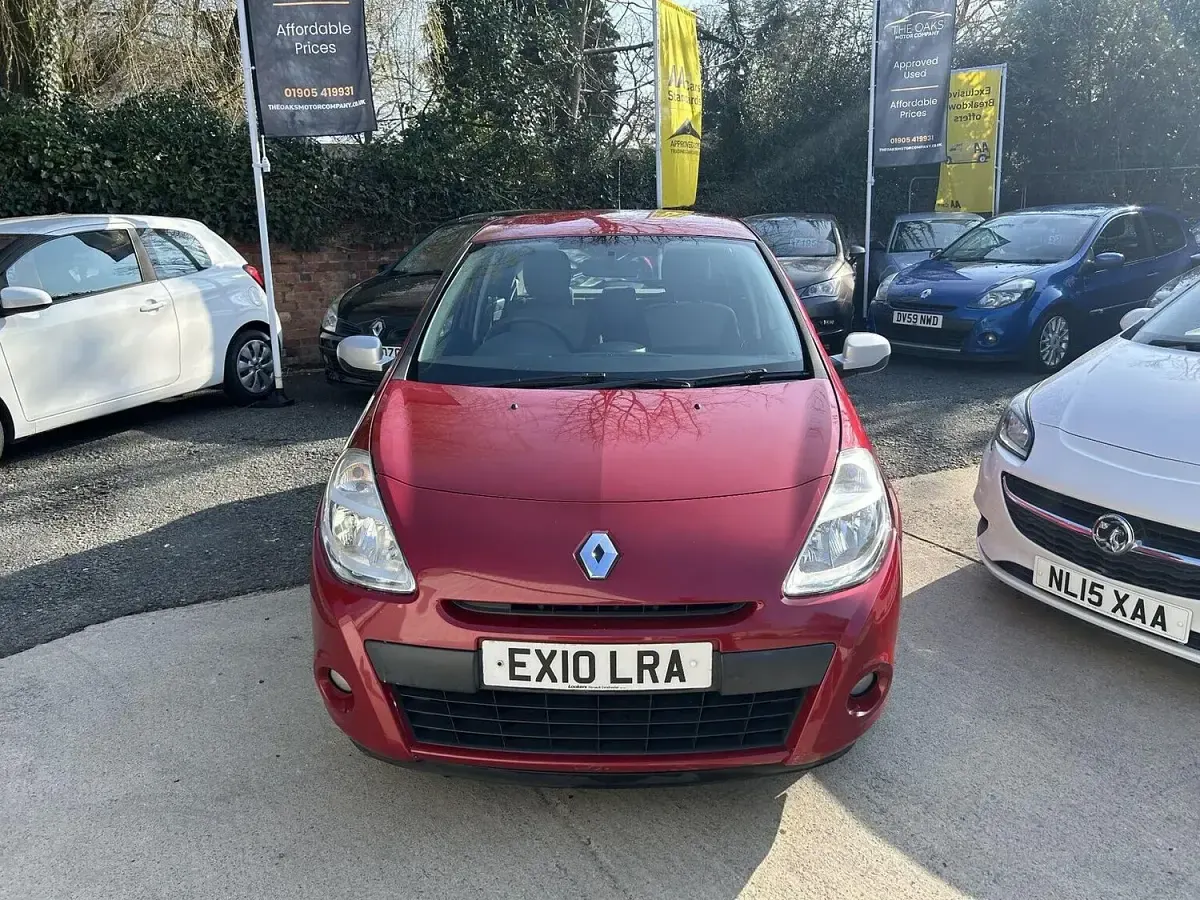 Used Renault Clio II 2010 Red Hatchback
