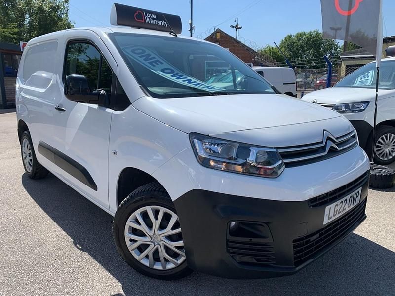 White Used 2022 Citroën Berlingo MPV | £6,995 (Good price) - Image 1/2