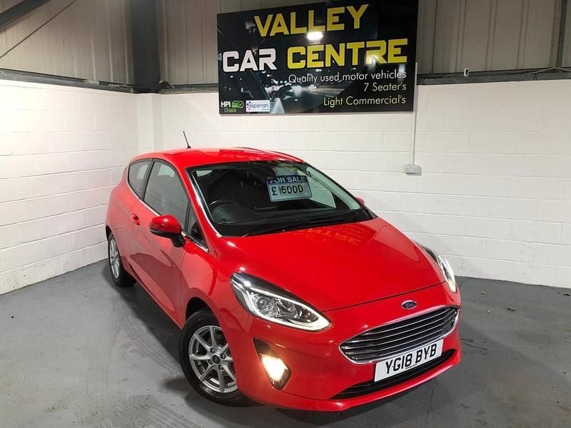 Used Ford Fiesta Zetec 100 HP (73 kW) 2018 Red Hatchback
