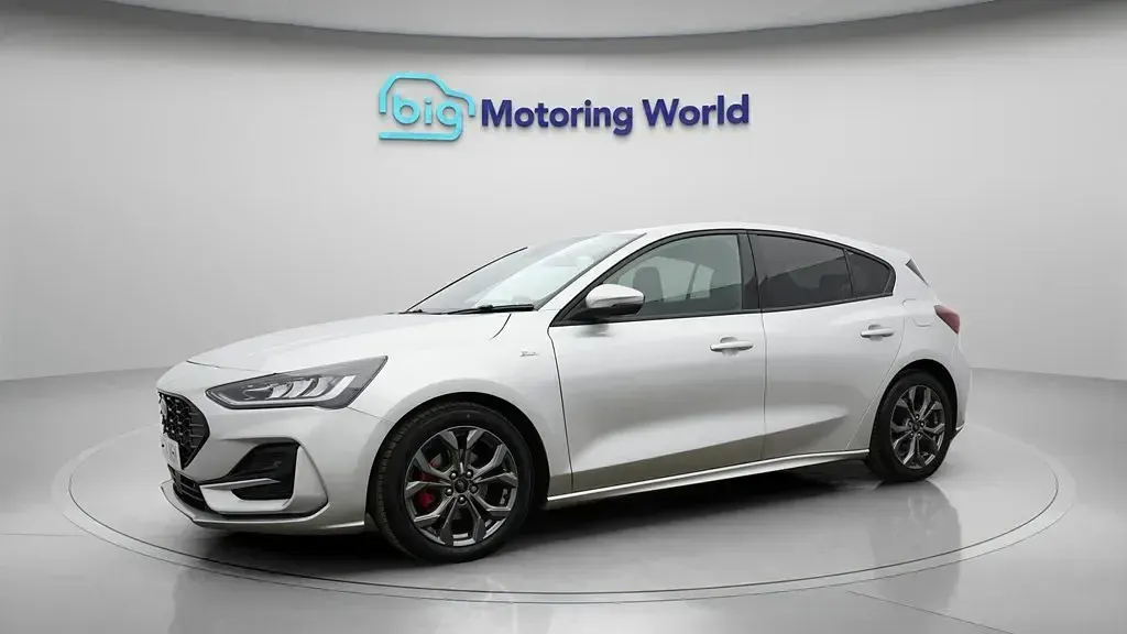 Begagnad Ford Focus ST-Line 125 HK (91 kW) 2024 Silver Halvkombi