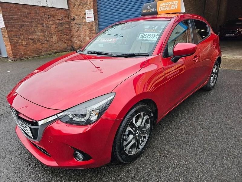 Used Mazda 2 Inclusive 115 HP (84 kW) 2016 Red Hatchback