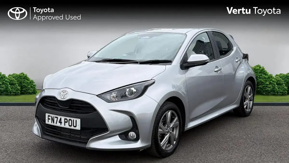 Used Toyota Yaris 116 HP (85 kW) 2024 Silver metallic (metallic paint) Hatchback