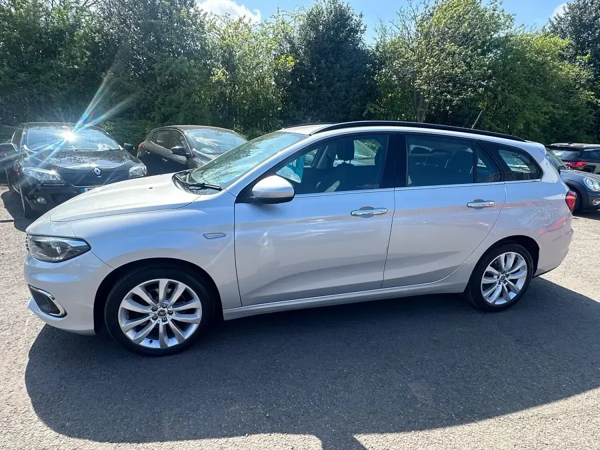 Begagnad Fiat Tipo Lounge 120 HK (88 kW) 2017 Silver Kombi