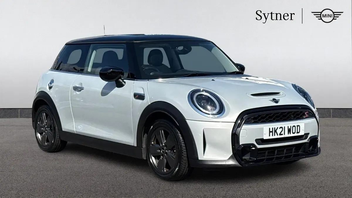 Usado Mini Cooper S Classic 176 HP (129 kW) 2021 Prateado Citadino