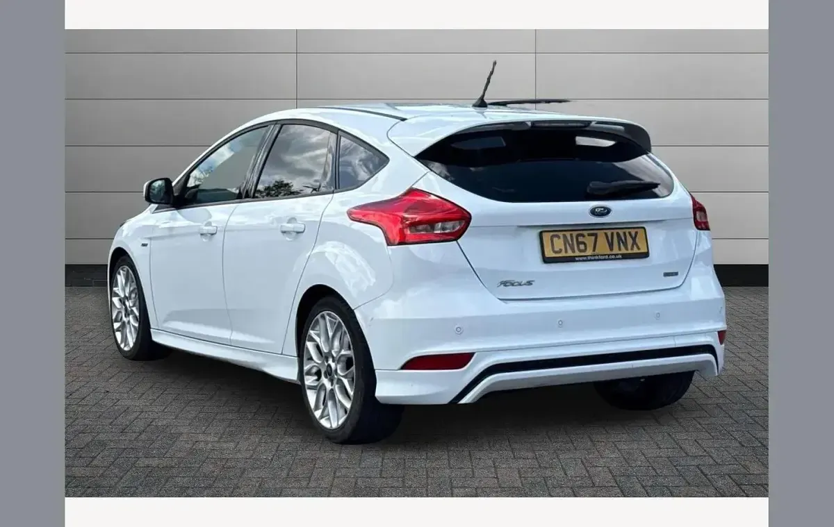 Gebraucht Ford Focus ST-Line 125 PS (91 kW) 2017 Weiß Kleinwagen