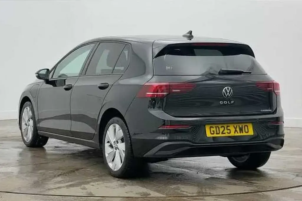 Second-hand VW Golf VIII Match 272 CP (200 kW) 2025 Negru Hatchback