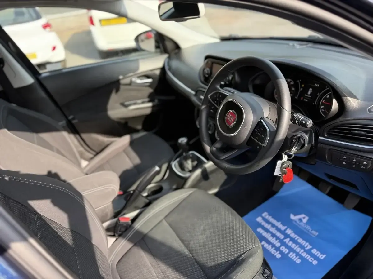 Used Fiat Tipo Lounge 95 HP (69 kW) 2017 Blue Hatchback