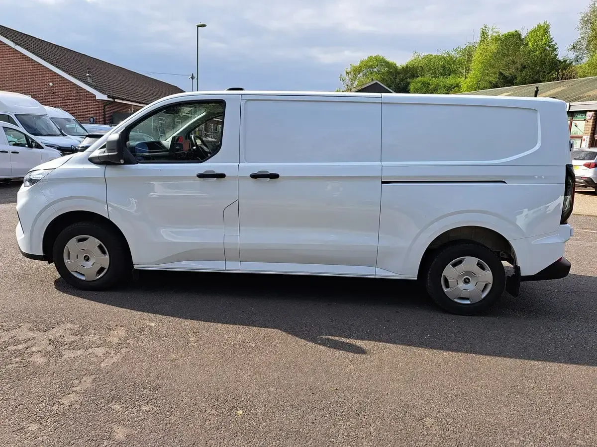 Used Ford Transit Custom Trend 136 HP (100 kW) 2024 White Van