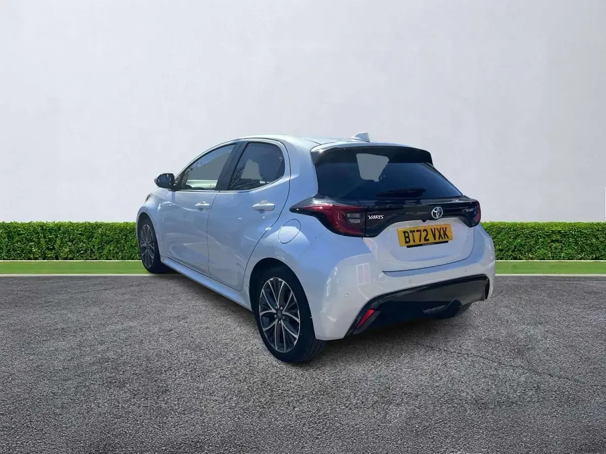 Second-hand Toyota Yaris Hybrid 116 CP (85 kW) 2022 Alb Hatchback