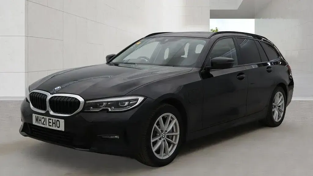 Begagnad BMW 330e Comfort Edition 2021 Svart Kombi