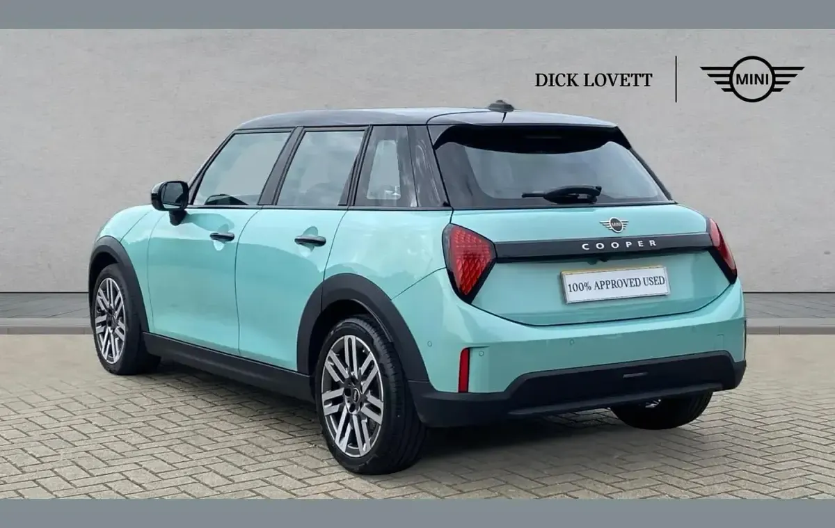 Usado Mini Cooper Hatch 154 CV (113 kW) 2024 Verde Utilitario