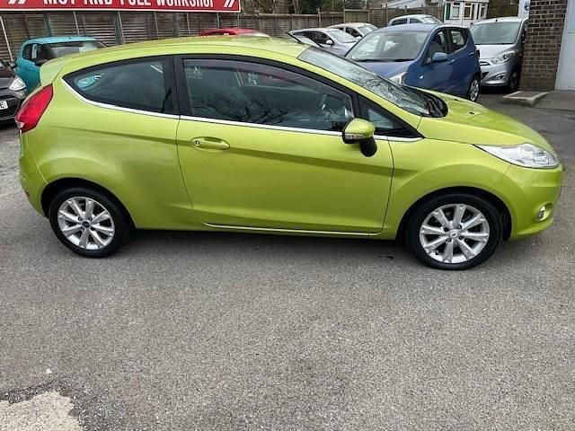 Used Ford Fiesta Zetec 2009 Green Hatchback