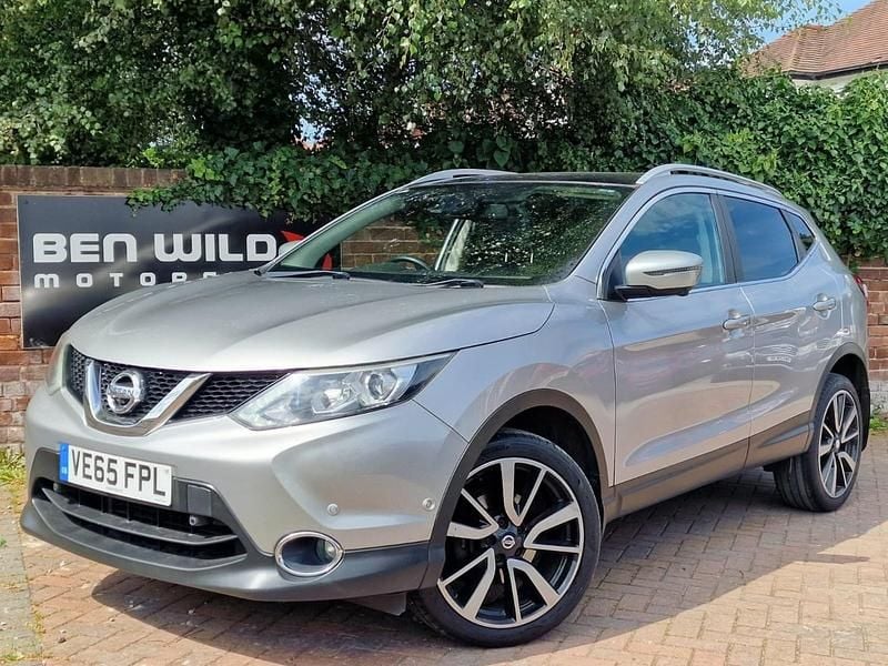 Silver Used 2015 Nissan Qashqai Tekna SUV | £9,490 (Fair price) - Image 1/4