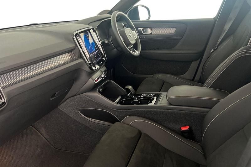 Used Volvo XC40 Ultimate 197 HP (144 kW) 2023 Fjord blue SUV