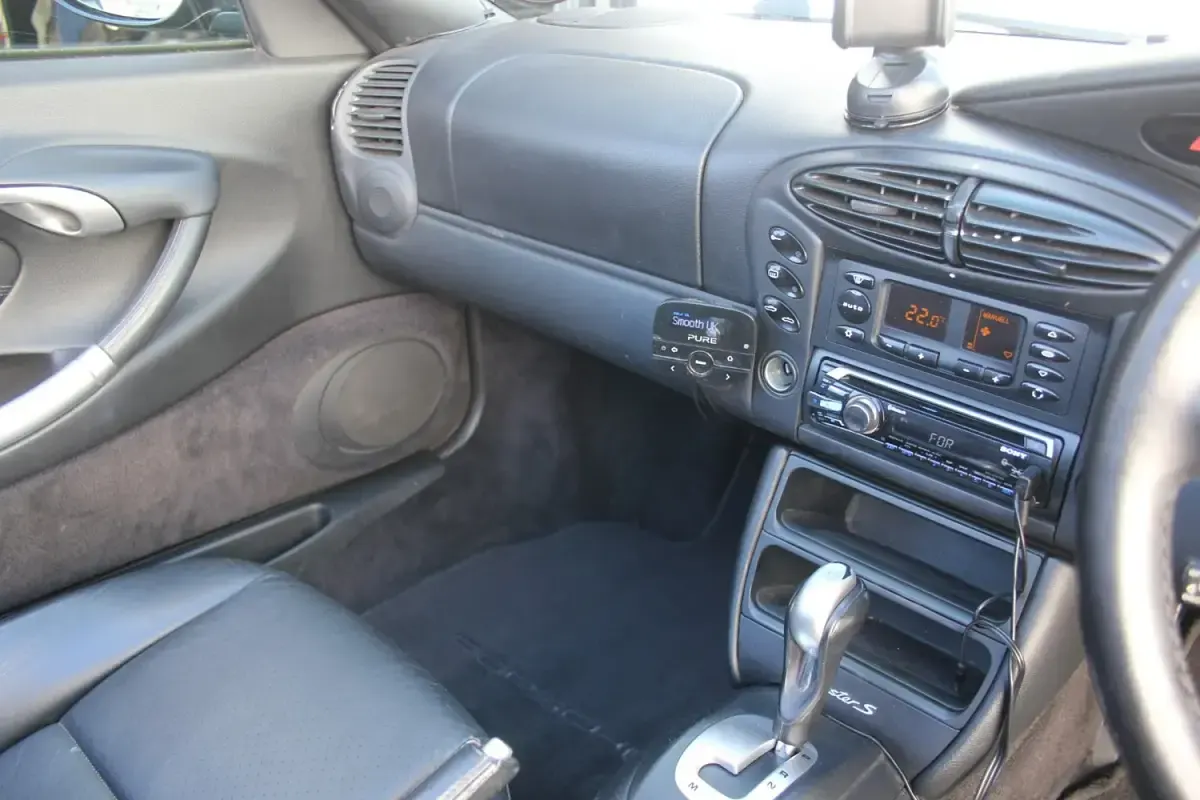Begagnad Porsche Boxster 2001 Svart Cab