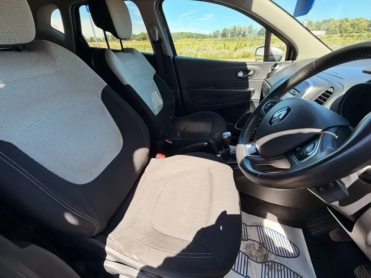 Used Renault Captur Iconic 90 HP (66 kW) 2018 Black/silver SUV