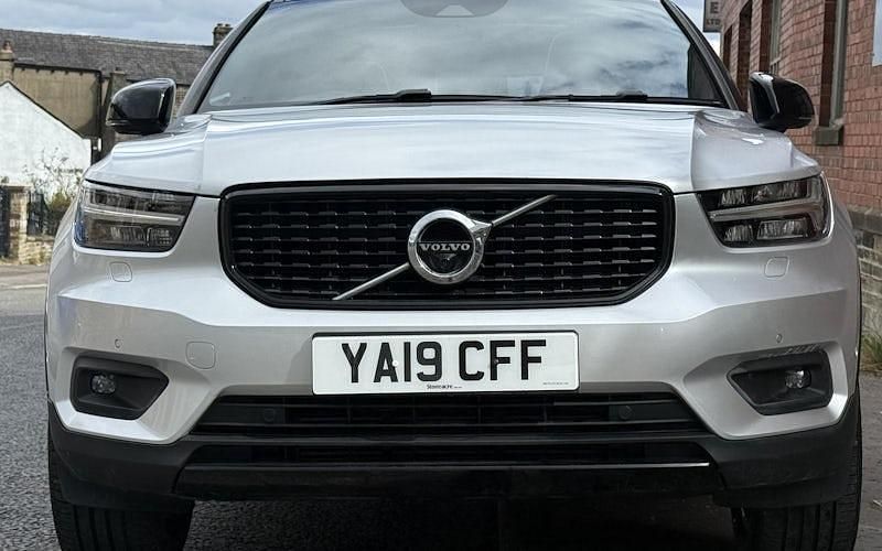 Used Volvo XC40 R-Design 247 HP (181 kW) 2019 Silver SUV