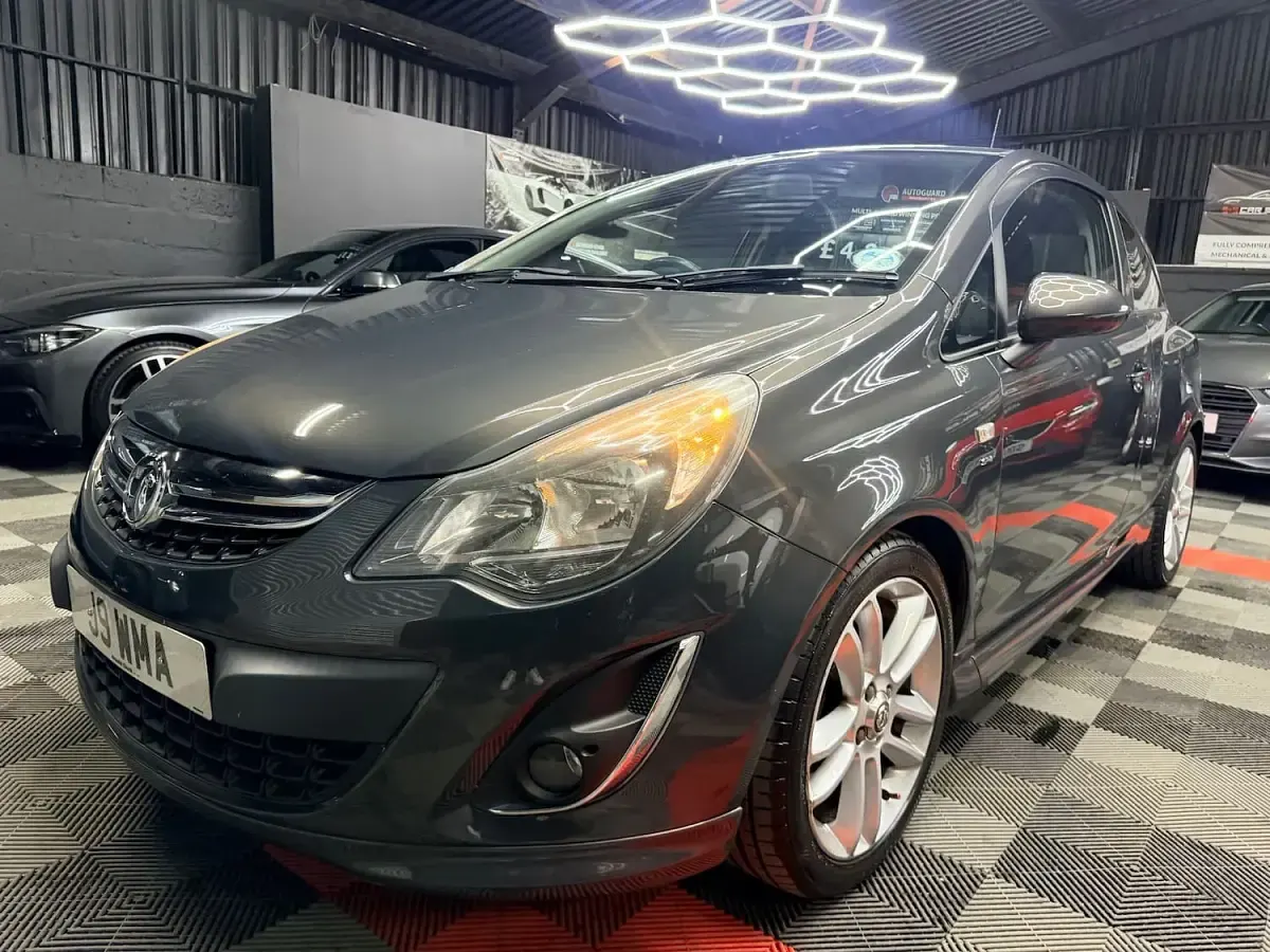 Used Vauxhall Corsa SRi 98 HP (72 kW) 2014 Grey Hatchback