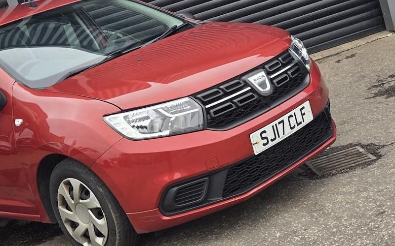 Usado Dacia Sandero Ambiance 90 HP (66 kW) 2017 Vermelho Citadino