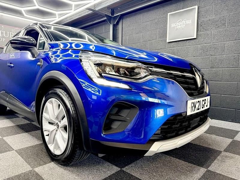 Used Renault Captur Play 100 HP (73 kW) 2021 Blue/black SUV