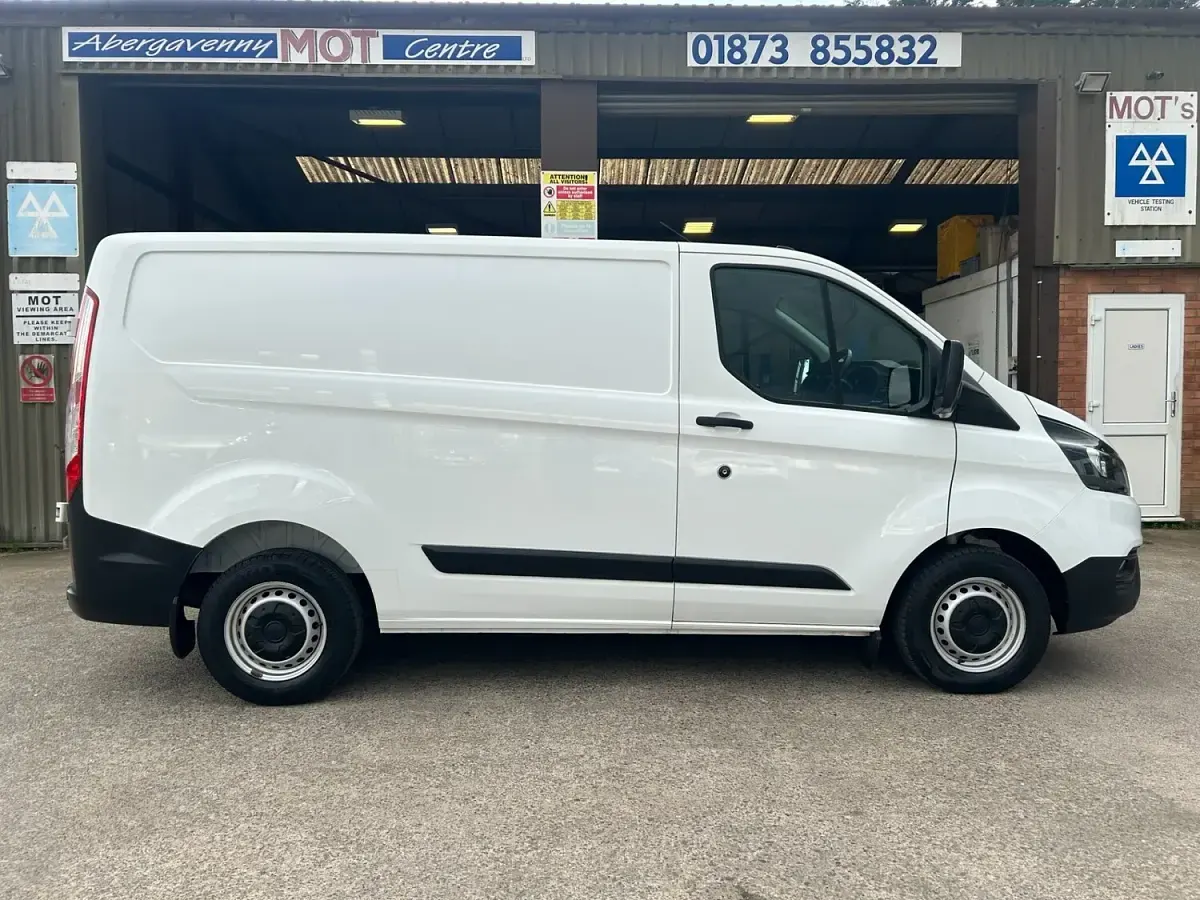 Used Ford Transit Custom 105 HP (77 kW) 2022 White Van