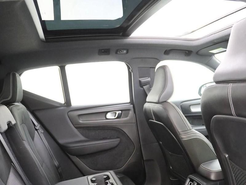 Used Volvo XC40 R-Design Pro 190 HP (139 kW) 2019 Silver SUV