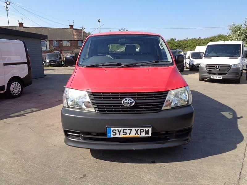 Begagnad Toyota HiAce 95 HK (69 kW) 2007 Röd Van