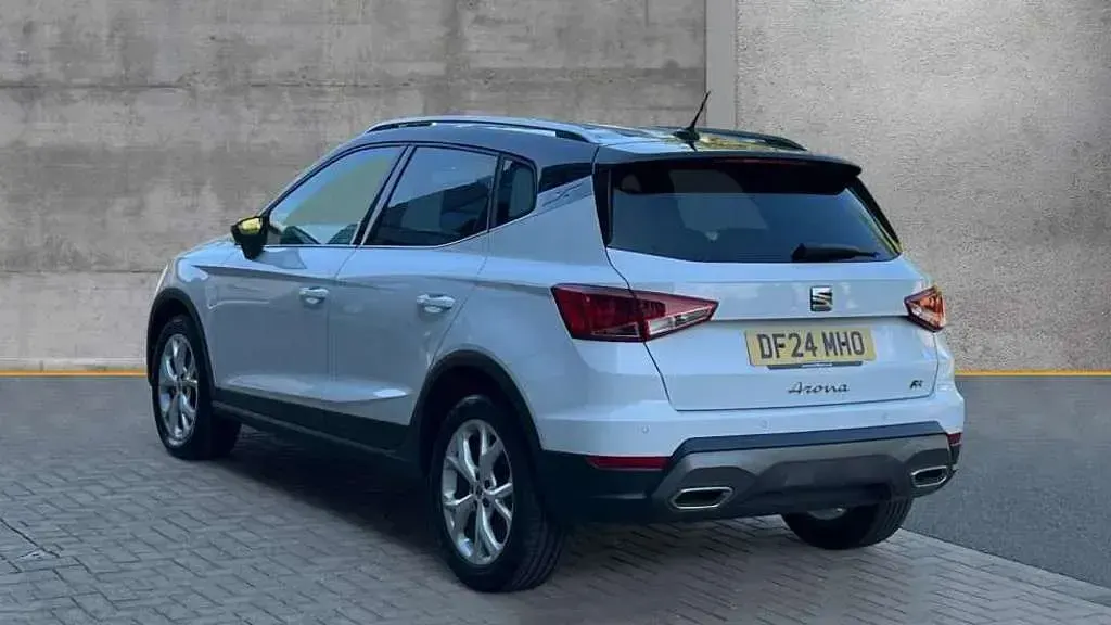 Used Seat Arona FR 115 HP (84 kW) 2024 White SUV