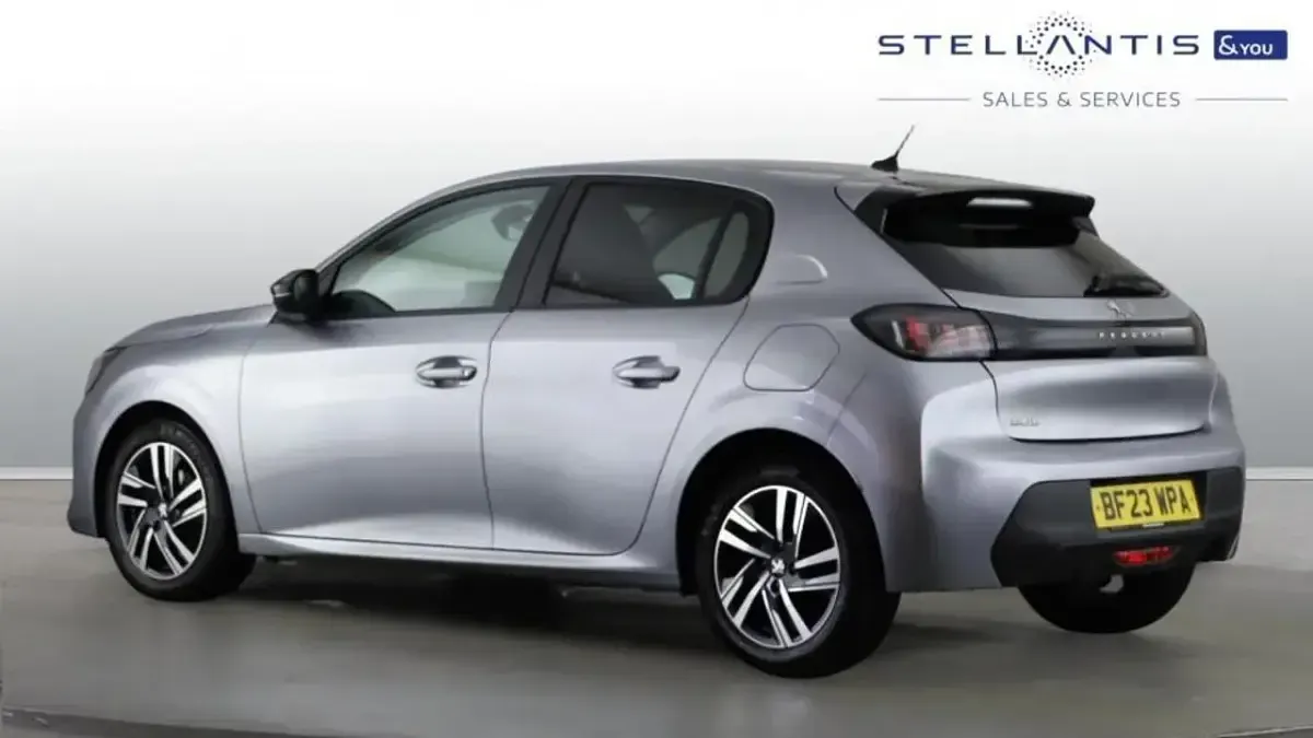 Used Peugeot 208 Active+ 74 HP (54 kW) 2023 Grey Hatchback